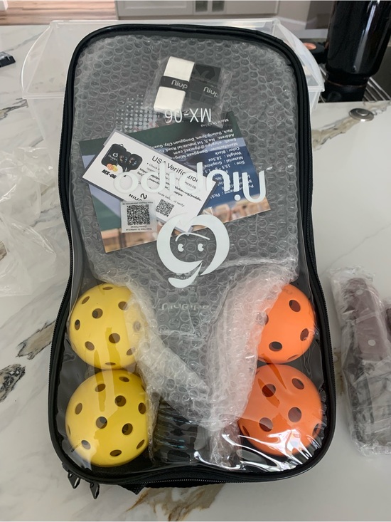 Other - Niu Pickleball Paddle Set with Yellow & Orange Balls